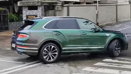 Isha Ambani has been seen driving Bentley Bentayga worth 4cr