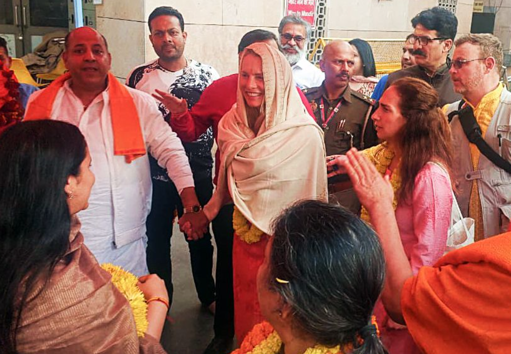 Laurene Powell Jobs Embraces Hindu Traditions, Receives Name 'Kamala' Ahead of Mahakumbh 2025 Journey