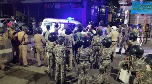 Violence Erupts Over Aurangzeb Tomb Dispute, Curfew Imposed in Nagpur