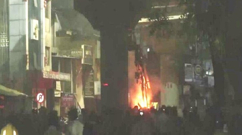 Violence Erupts Over Aurangzeb Tomb Dispute, Curfew Imposed in Nagpur